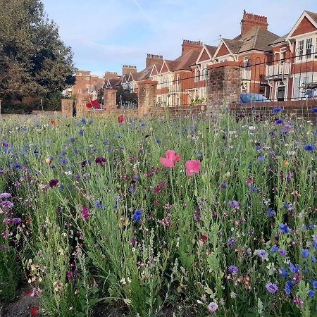Coastal Chic Bed & Breakfast Bexhill-on-Sea Bagian luar foto